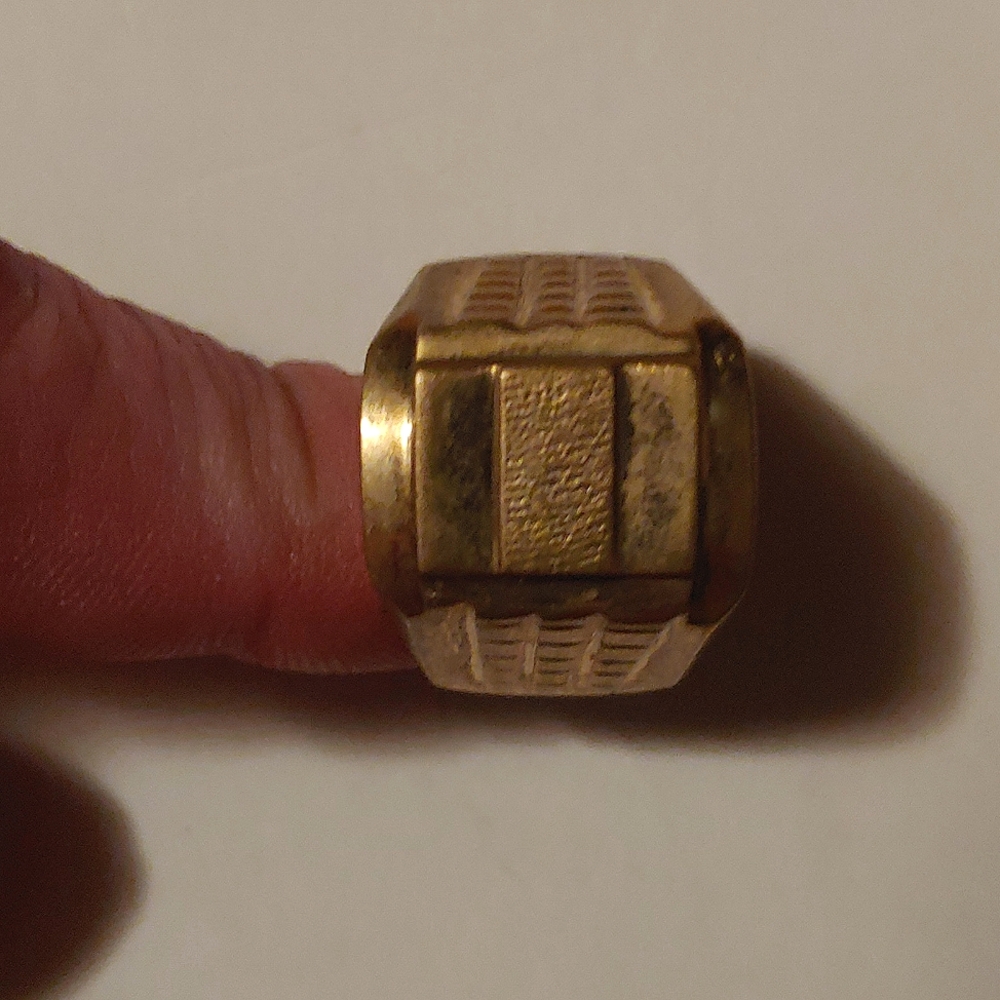 Men's Gold Signet Ring